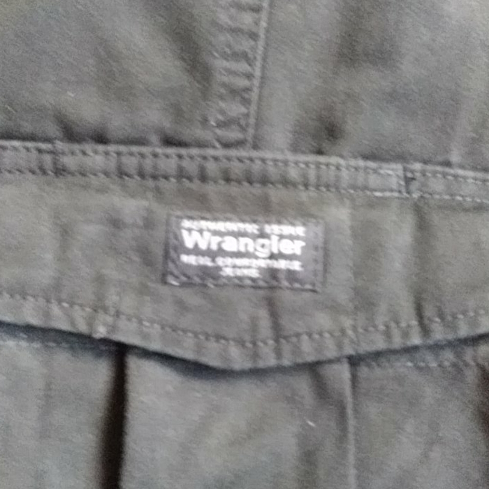Men Wrangler Black Jean Shorts - Picture 2 of 7